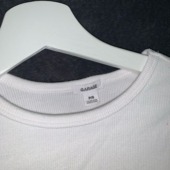 Cropped white long tee • size S • textured material - Picture 2 of 3